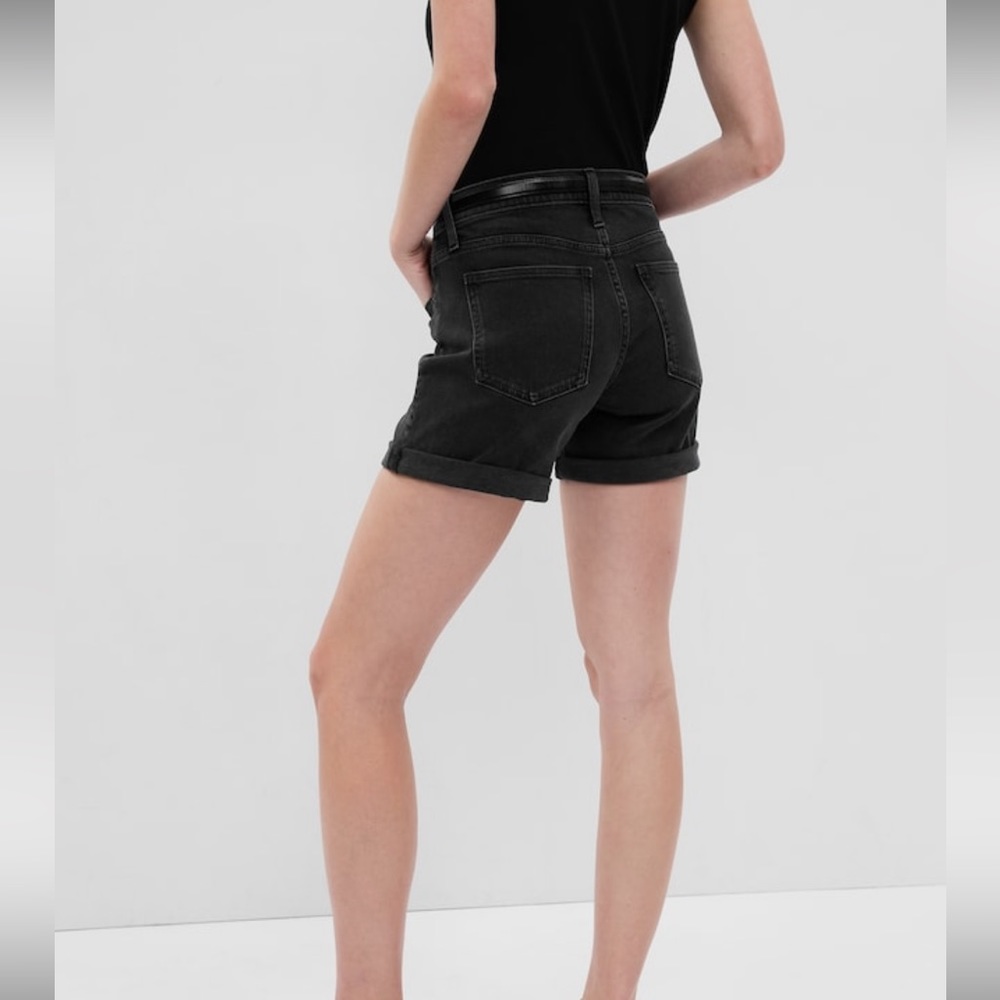 LIKE NEW - Black Gap mid rise denim short - Picture 2 of 12